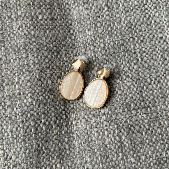 New Ann Taylor Gold & Cream Drop Earrings - Picture 1 of 4